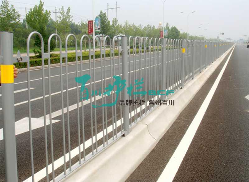 img of 濟(jì)南銀色京式道路護(hù)欄工程