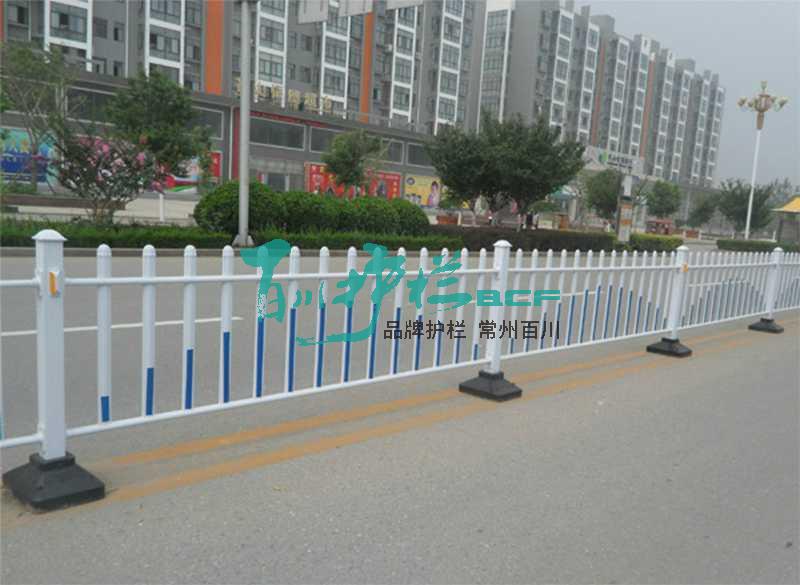 臨沂防跨型道路護欄工程