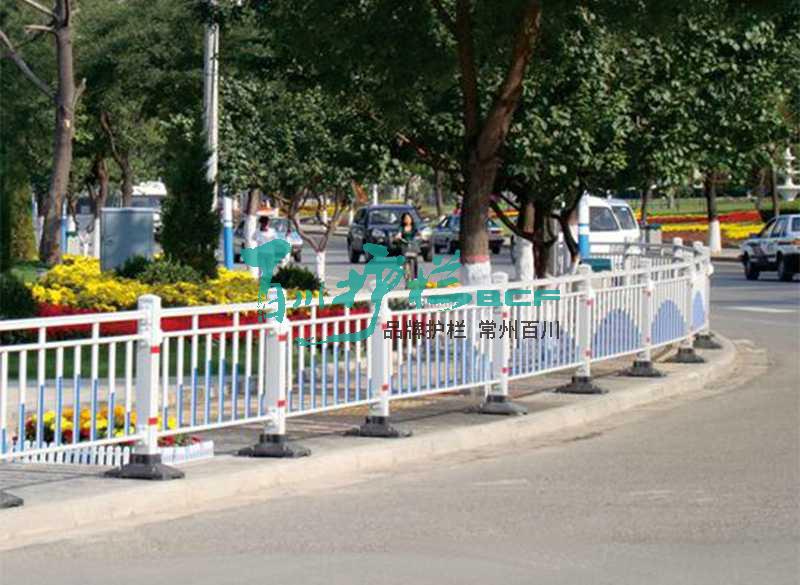 山西長治三桿經濟型護欄工程