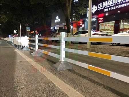 隔離護欄的相關知識 道路護欄 (1).jpg